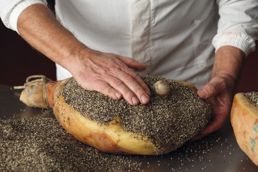 Il Prosciutto Toscano Dop, una delle eccellenze della salumeria italiana