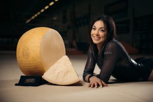 Dopo Sinner e Mannion, anche la ginnasta Giorgia Villa diventa ambassador del Parmigiano Reggiano
