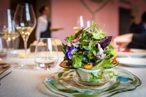 Rassicurante e sorprendente, sempre protagonista: il grande vino italiano nei ristoranti stellati Rassicurante e sorprendente, sempre protagonista: il grande vino italiano nei ristoranti stellati