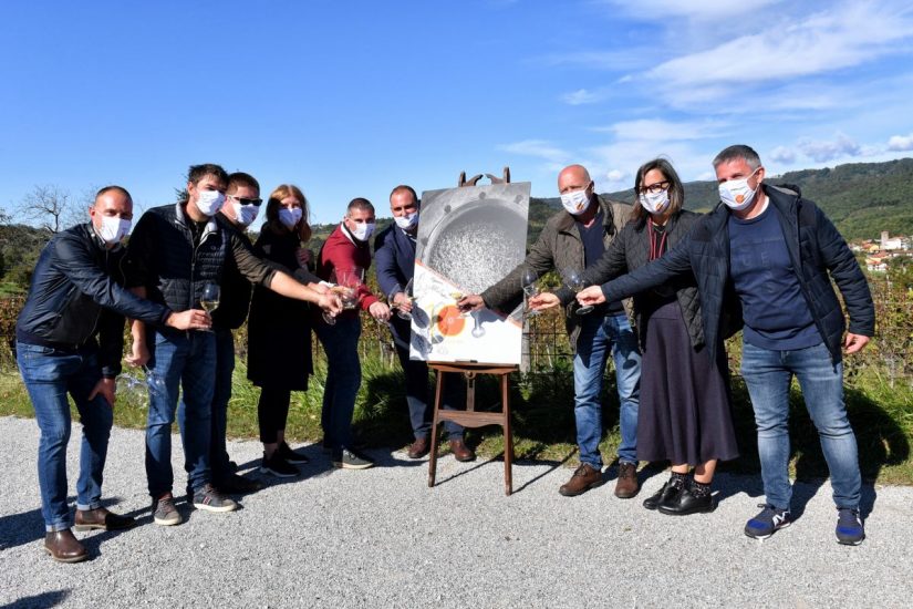 Il “Percorso delle Panchine Arancioni”