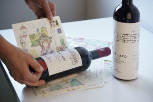 Storia e futuro, vino e arte: l’etichetta del Ser Lapo di Mazzei firmata dagli studenti di Firenze