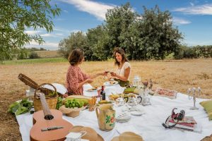 &Egrave; tempo di tavolate in vigna e pic-nic, &ldquo;sintesi&rdquo; perfetta tra enogastronomia, bellezze e natura