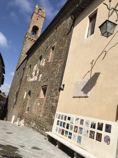 Le piastrelle che celebrano le annate del Brunello di Montalcino, valutate in stelle