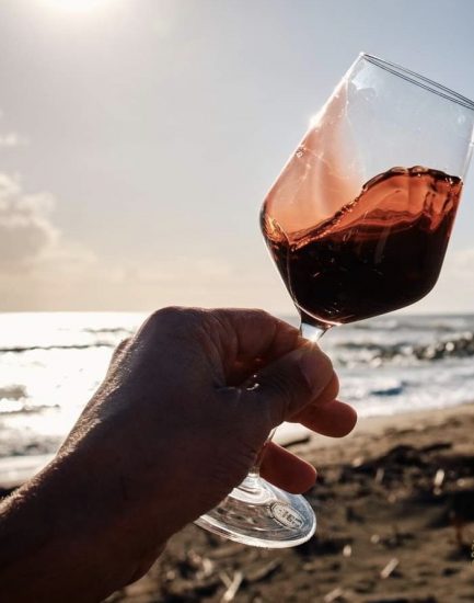 Il Morellino di Scansano ed il mare della Maremma