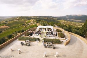 Vino & matrimoni: le cantine blasonate della Toscana strizzano l’occhio al destination wedding