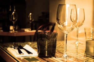 Servizio al tavolo anche a cena al chiuso dal 1 giugno, e dal 15 ripartono i matrimoni Servizio al tavolo anche a cena al chiuso dal 1 giugno, e dal 15 ripartono i matrimoni
