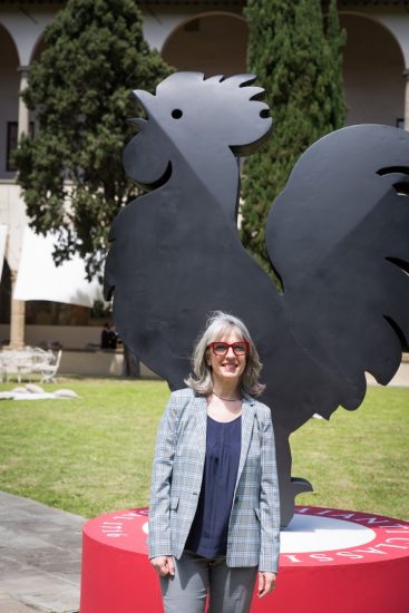 La direttrice del Consorzio chianti Classico Carlotta Gori dallaChianti Classico Connection nel chiostro della Basilica di Santa Maria Novella