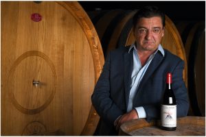 Con Giovanni Rosso, l’Etna Rosso fa il suo debutto nella prestigiosissima Place de Bordeaux Con Giovanni Rosso, l’Etna Rosso fa il suo debutto nella prestigiosissima Place de Bordeaux