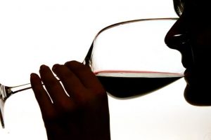 Nasce “Vinhood Academy”, percorso sensoriale di avvicinamento al mondo del vino per non vedenti