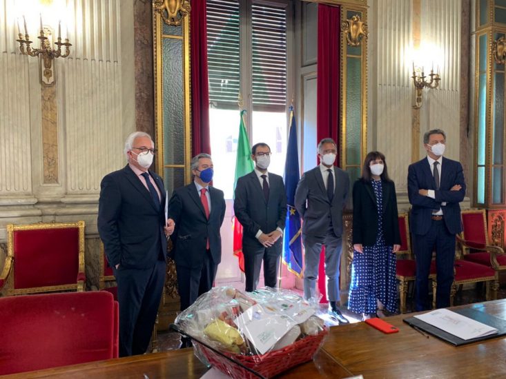 E-commerce e made in Italy: si rinnova l’accordo tra Politiche Agricole, Consorzi e Ebay