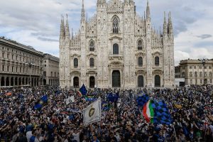 Festa scudetto in Piazza Duomo a Milano, infuria la polemica del mondo della ristorazione ed eventi