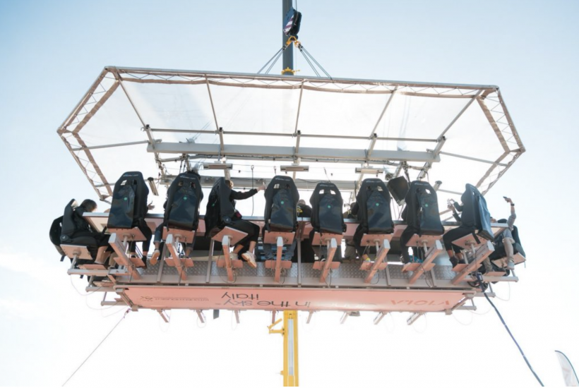 Dinner in the Sky, il ristorante d’alta quota debutta a Napoli e Caserta, con la pizza