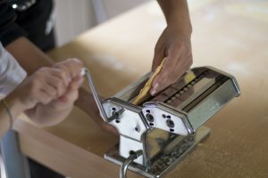 In pandemia si riscopre l&rsquo;autarchia: il 44% delle famiglie italiane porta a tavola cibi autoprodotti