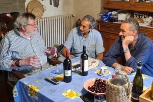 Tra Guccini e Sarri un incontro tra giganti, bagnato da Tignanello e Pergole Torte