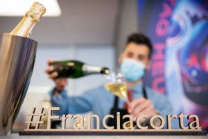 L&rsquo;Italia, verso la finale del &ldquo;Bocuse d&rsquo;Or&rdquo; di Lione (26/27 settembre), brinda con il Franciacorta