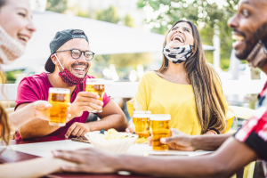 Le riaperture di bar, ristoranti e pub spingono i consumi di birra, più bevuta di vino e caffè