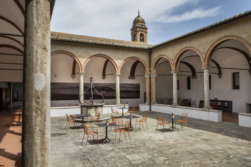 Il chiostro di Sant’Agrostino a Montalcino