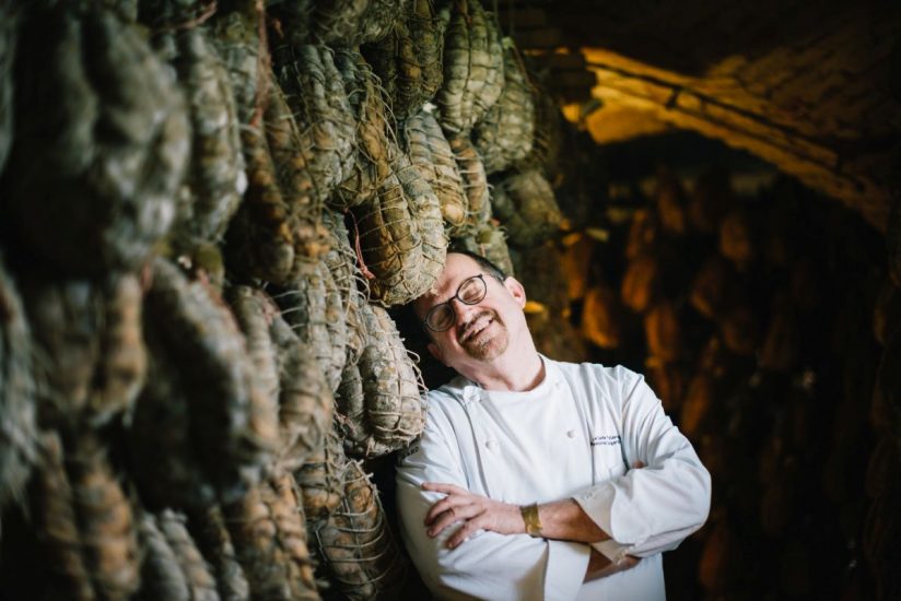 Lo chef Massimo Spigaroli e il culatello di Zibello