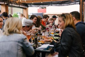 Con gli amici si va più spesso al ristorante, meglio se con il Green Pass. Lo dice TheFork Con gli amici si va più spesso al ristorante, meglio se con il Green Pass. Lo dice TheFork