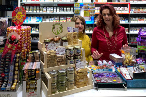 Il vino e il cibo del territorio si comprano anche dal tabaccaio Il vino e il cibo del territorio si comprano anche dal tabaccaio