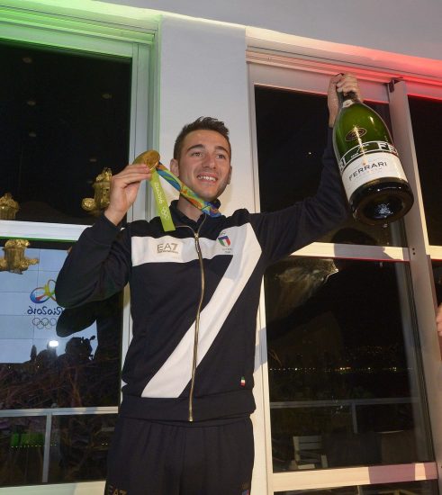 Il brindisi di Ferrari degli atleti Azzurri: Carbone