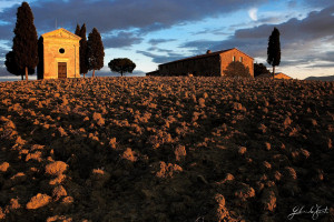 Vino custode del territorio: il restauro di Vitaleta, icona di Val d’Orcia, da parte di Podere Forte