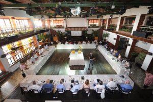 Buona tavola, ottimi vini e vip in Versilia, un “mito” intramontabile con “A Tavola sulla Spiaggia”