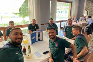 La bionda si colora di azzurro: Peroni omaggia la Nazionale di calcio Campione d’Europa