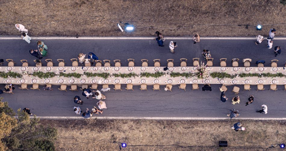 Bolgheri, terra di libertà, primati e pionieri. Celebrati, con la cena-record, sul “Viale dei Cipressi”