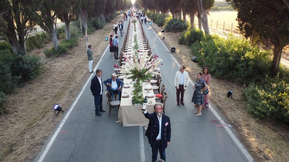 Bolgheri, terra di libertà, primati e pionieri. Celebrati, con la cena-record, sul “Viale dei Cipressi”