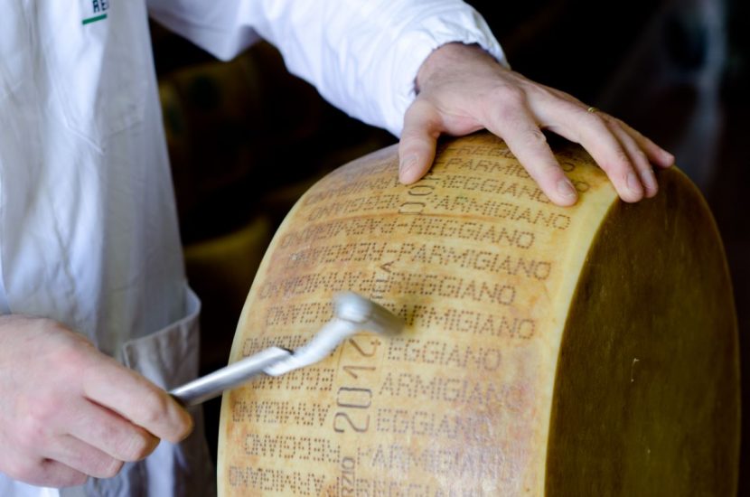 “Caseifici Aperti” per scoprire i segreti del Parmigiano Reggiano