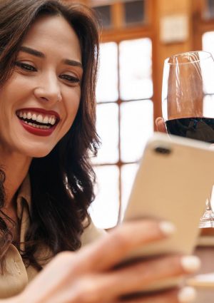 Arriva l&rsquo;app che porta il trading di vini pregiati alla portata di tutti, sullo smartphone