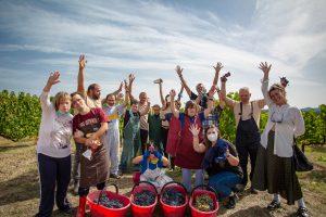 Vendemmie solidali: a Tenuta Sette Ponti con l’Associazione Italiana Persone Down