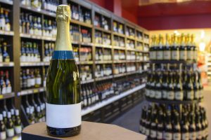 Sugli scaffali della Gdo di Francia tornano a volare le bollicine. Specie quelle del Prosecco