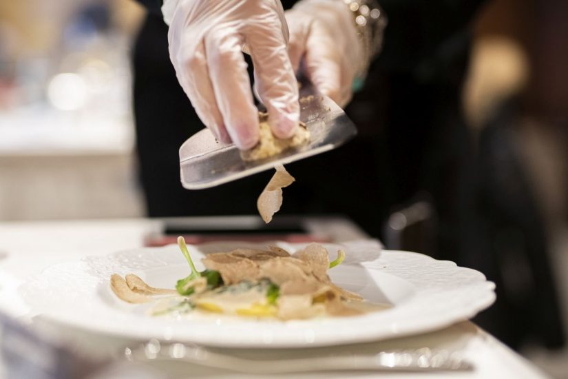 ALBA, ITALY - OCTOBER 24: People attend the cooking show of chef Gabriele Boffa during the 90th International Alba White Truffle Fair on October 24, 2020 in Alba, Italy. (Photo by Giorgio Perottino/Getty Images for Ente Fiera Internazionale del Tartufo Bianco d’ Alba)