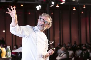 “Contemporaneità vuol dire conoscere tutto e dimenticarsi di tutto, per costruire il futuro”