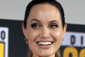 Vino e vip, Angelina Jolie cede il suo 50% di Chateau Miraval al gruppo russo Stoli