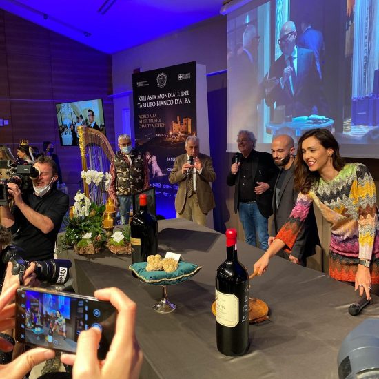“Asta del Tartufo” e “Barolo en Primeur”, beneficenza milionaria