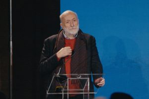 Carlo Petrini: “dobbiamo cambiare i parametri, e cominciare a pensare ai beni comuni e relazionali”
