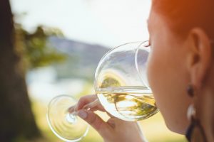 Il consumatore di vino italiano è sempre più donna, ma anche sempre più “anziano”