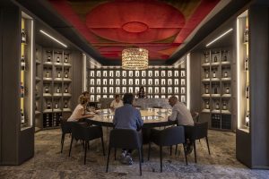 I nuovi luoghi del turismo enogastronomico? Gli “hub” per vivere esperienze immersive e multimediali