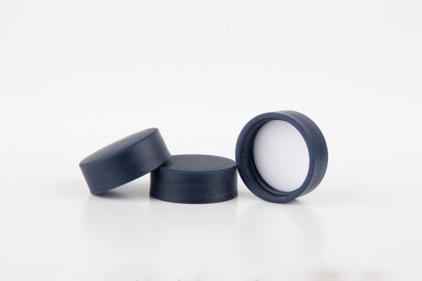 I tappi di Labrenta, con scarti di jeans, vinaccia, bambù e lolla di riso