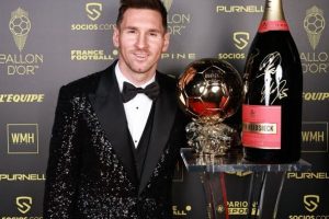 Messi, il settimo “Pallone d’Oro” del re del calcio moderno. Che brinda con Piper-Heidsieck Messi, il settimo “Pallone d’Oro” del re del calcio moderno. Che brinda con Piper-Heidsieck
