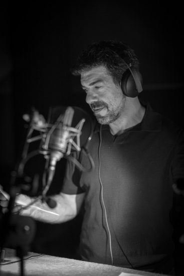 Pierfrancesco Favino, voce di Maurizio Zanella in “Vite nel bosco”, il podcast di Ca’ del Bosco