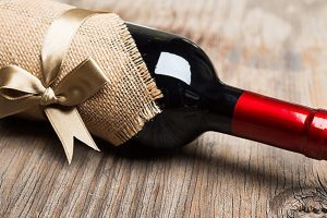 Il regalo di Natale perfetto? Gli italiani hanno le idee chiare e puntano su food e vino