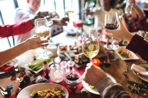 Il brindisi di Natale secondo i follower di WineNews: ecco i vini più amati del 2022 su Instagram