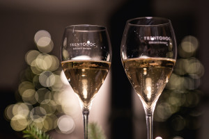 A Trento, nei wine bar del territorio e nelle maison: ecco “Trentodoc: bollicine sulla città”