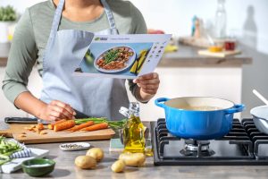 Migliorare in cucina e tornare alla convivialità a tavola: i buoni propositi degli italiani nel 2022