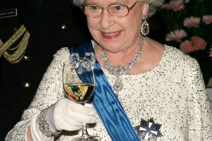 “Vintage Prosecco - Christmas”, the bubbles “signed” by Queen Elizabeth