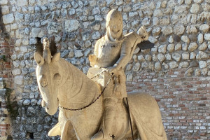 Mecenatismo: la casa vinicola Sartori “adotta” la statua equestre di Cangrande I della Scala